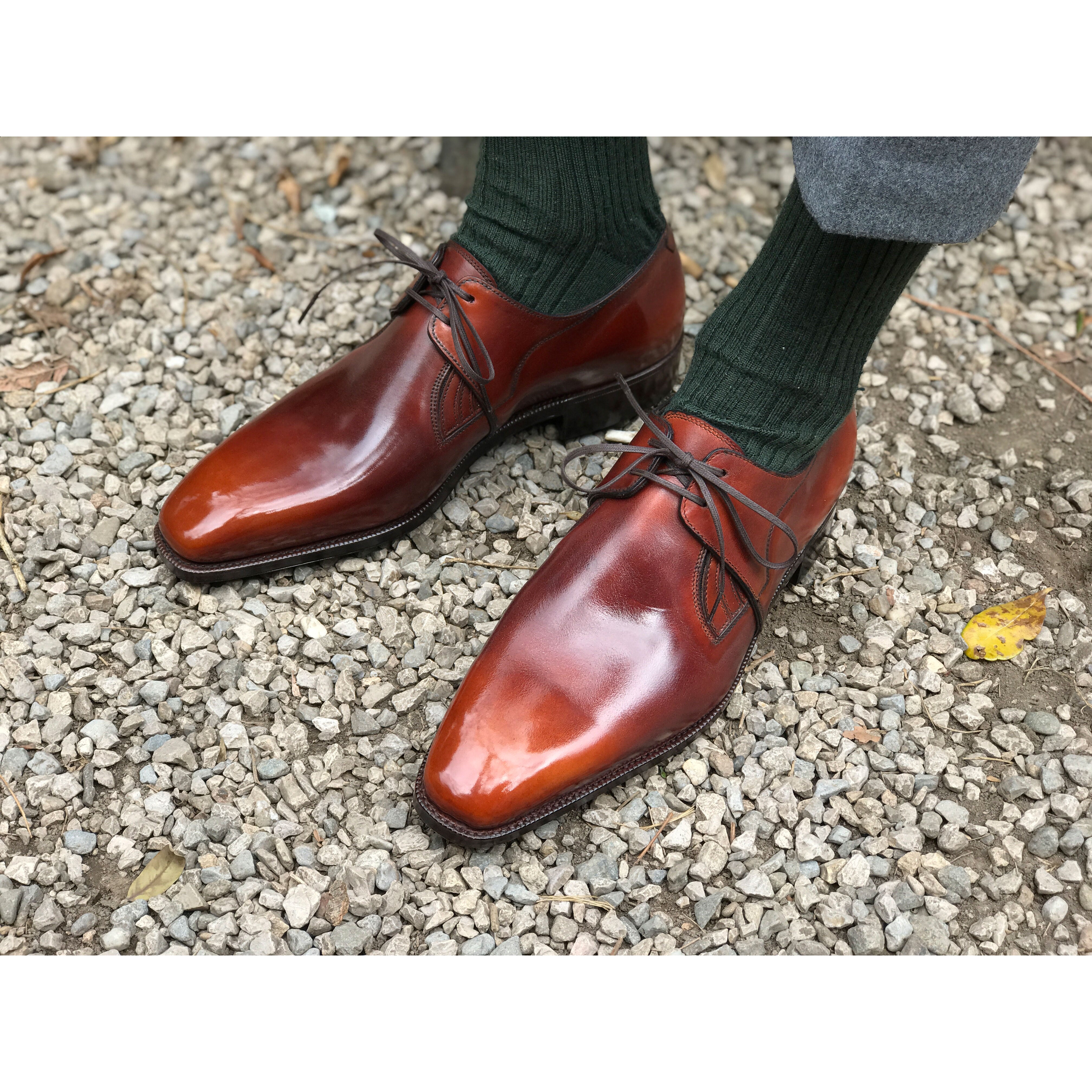 Norman Vilalta Decon Chelsea shoe on feet